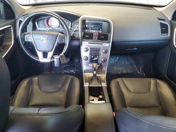 2015 VOLVO XC60 Premier (non R design)