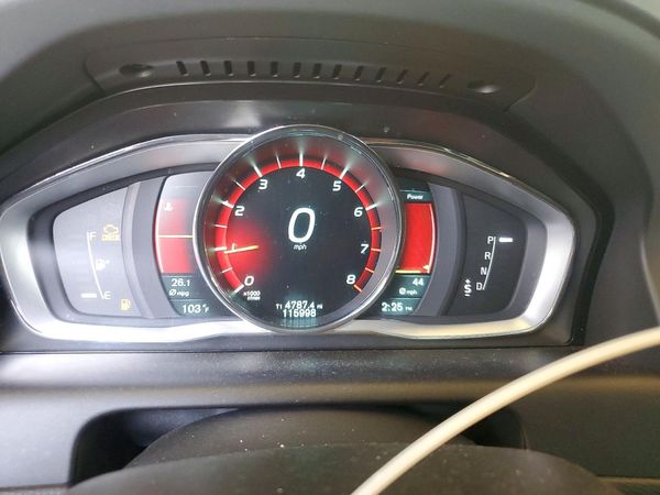2015 VOLVO XC60 Premier (non R design)