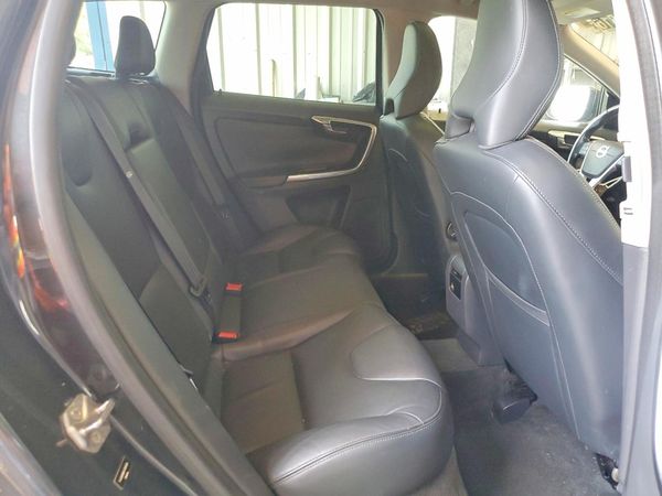 2015 VOLVO XC60 Premier (non R design)
