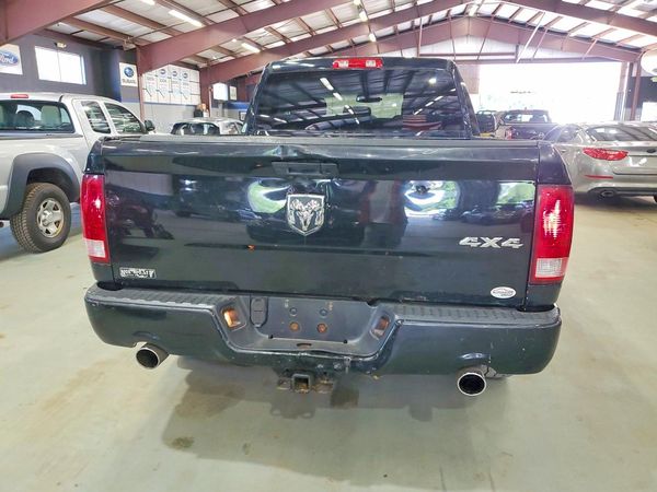 2014 RAM 1500 ST QUAD CAB 4X4