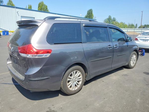 2014 TOYOTA SIENNA