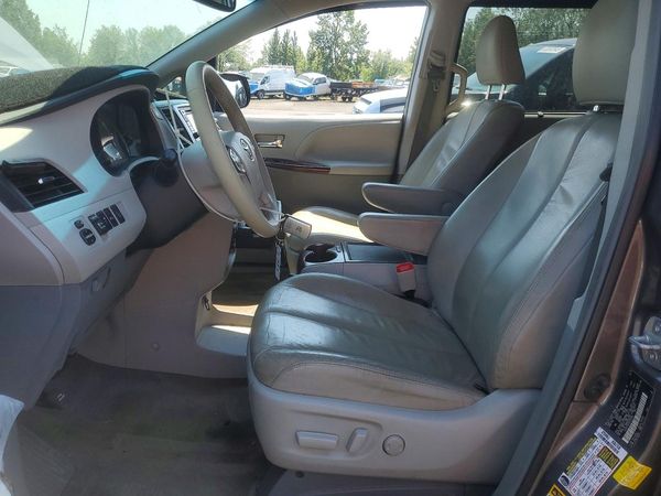 2014 TOYOTA SIENNA