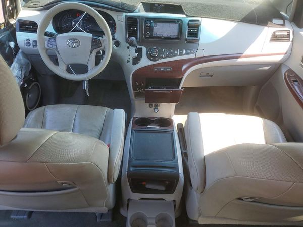 2014 TOYOTA SIENNA