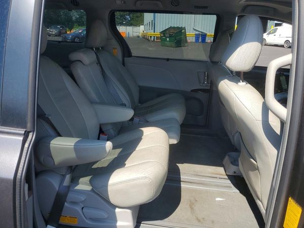 2014 TOYOTA SIENNA