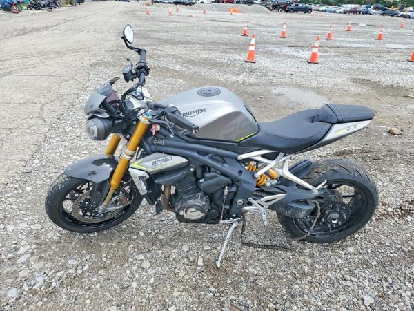 2022 TRIUMPH MOTORCYCLE SPEEDTRIPL