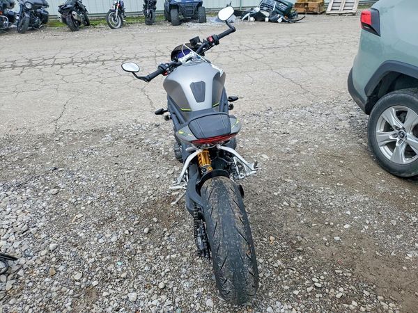 2022 TRIUMPH MOTORCYCLE SPEEDTRIPL