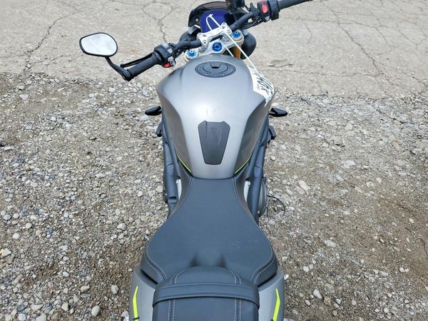 2022 TRIUMPH MOTORCYCLE SPEEDTRIPL