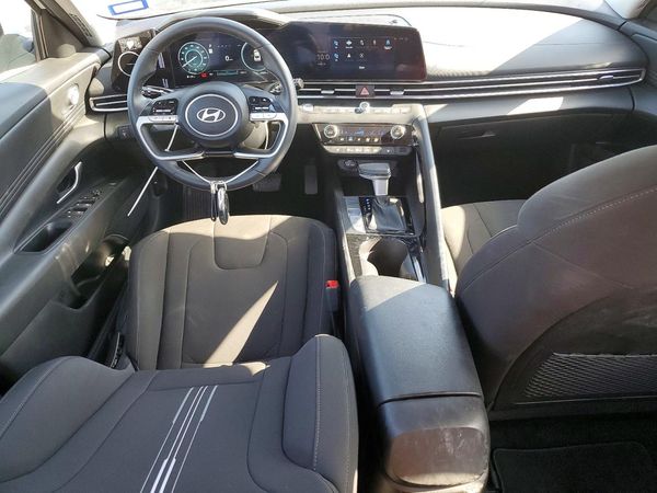 2024 HYUNDAI ELANTRA SEL w/ Convenience Pkg