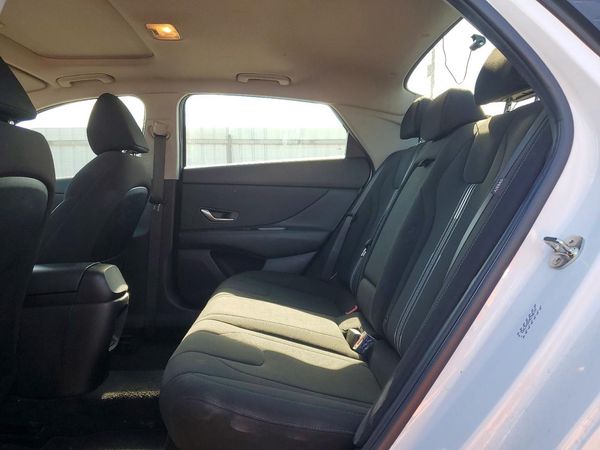 2024 HYUNDAI ELANTRA SEL w/ Convenience Pkg