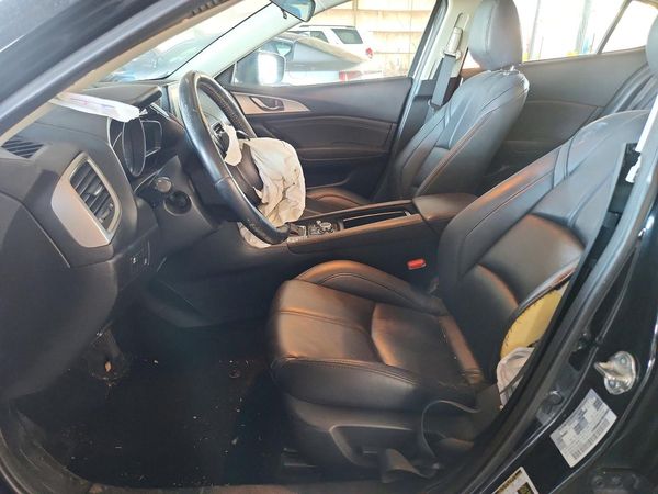 2018 MAZDA 3 Touring — DENT