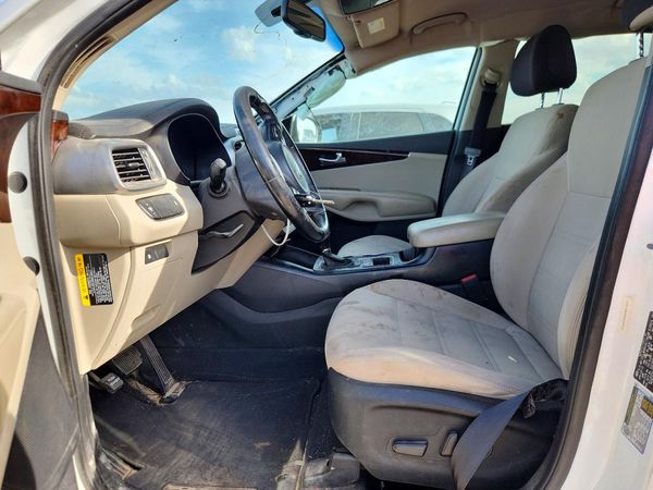 2016 KIA SORENTO L / LX