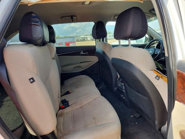 2016 KIA SORENTO L / LX