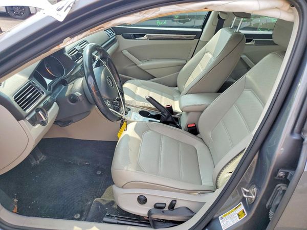 2018 VOLKSWAGEN PASSAT SE, SE w/ Technology