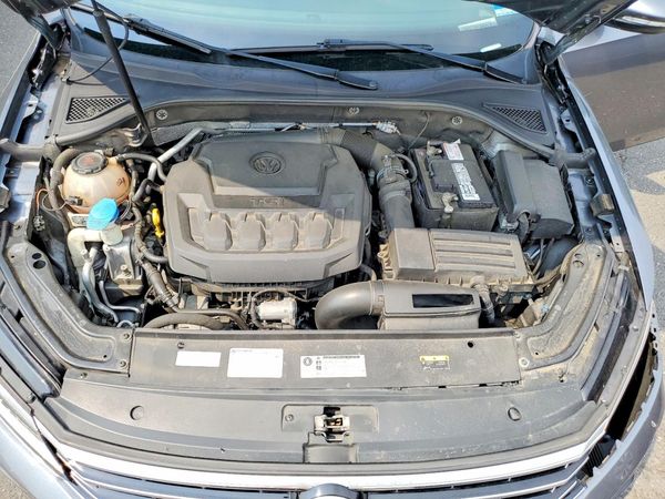 2018 VOLKSWAGEN PASSAT SE, SE w/ Technology