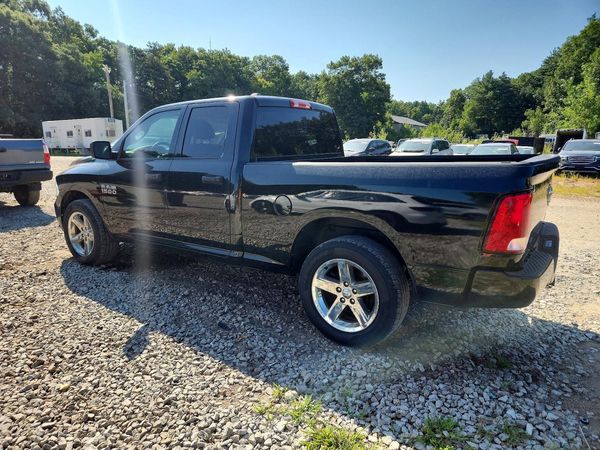 2017 RAM 1500 ST QUAD CAB 4X2