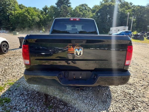 2017 RAM 1500 ST QUAD CAB 4X2
