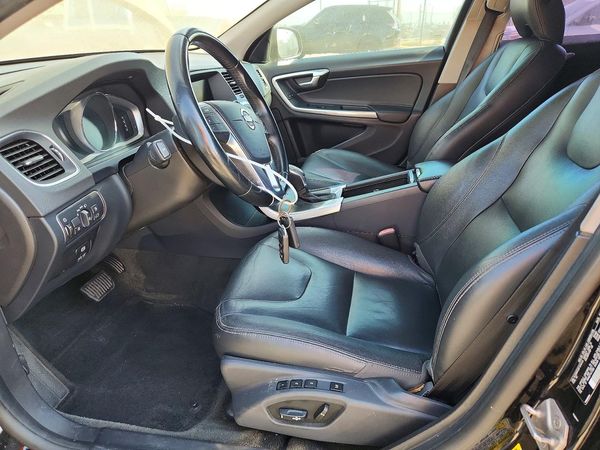 2015 VOLVO S60 Premier+ (non R design)