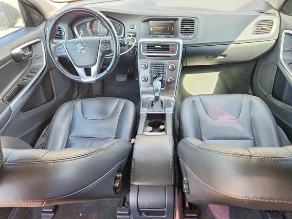 2015 VOLVO S60 Premier+ (non R design)