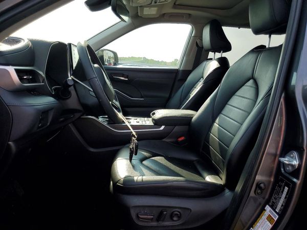 2020 TOYOTA HIGHLANDER XLE Nav