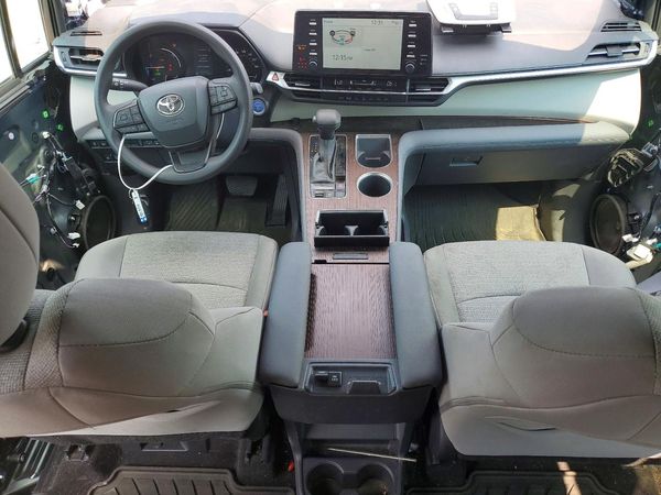 2024 TOYOTA SIENNA LE