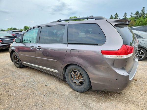 2013 TOYOTA SIENNA