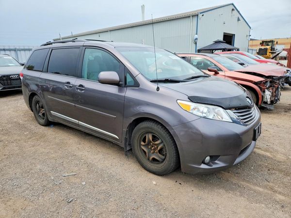 2013 TOYOTA SIENNA