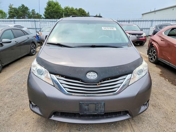 2013 TOYOTA SIENNA