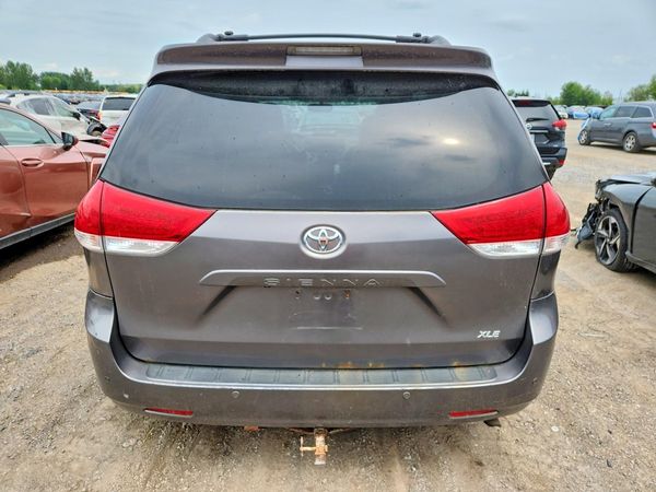 2013 TOYOTA SIENNA