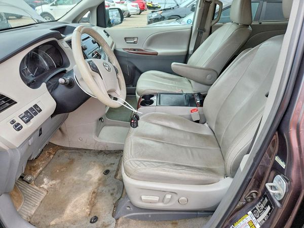 2013 TOYOTA SIENNA