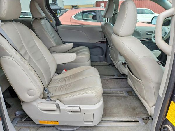 2013 TOYOTA SIENNA