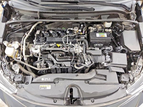 2023 TOYOTA COROLLA SE — Engine bay