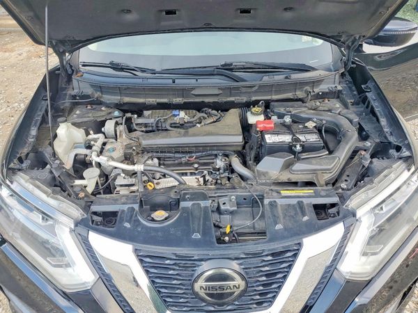 2018 NISSAN ROGUE — Engine bay