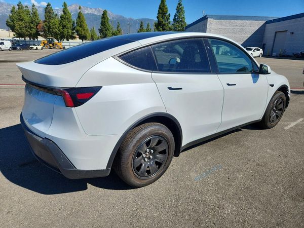2026 TESLA MODEL Y