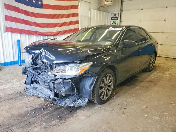 2016 TOYOTA CAMRY