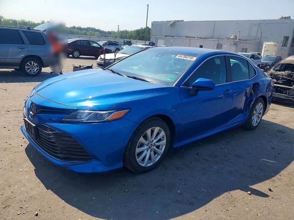 2019 TOYOTA CAMRY