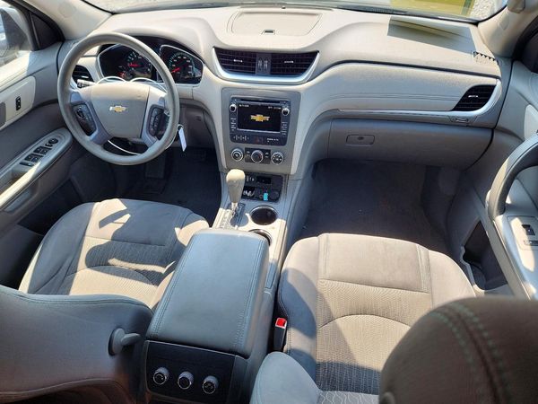 2017 CHEVROLET TRAVERSE LS