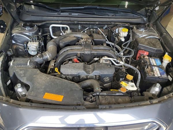 2018 SUBARU OUTBACK Limited+M/R+ES+NAVI — Engine bay