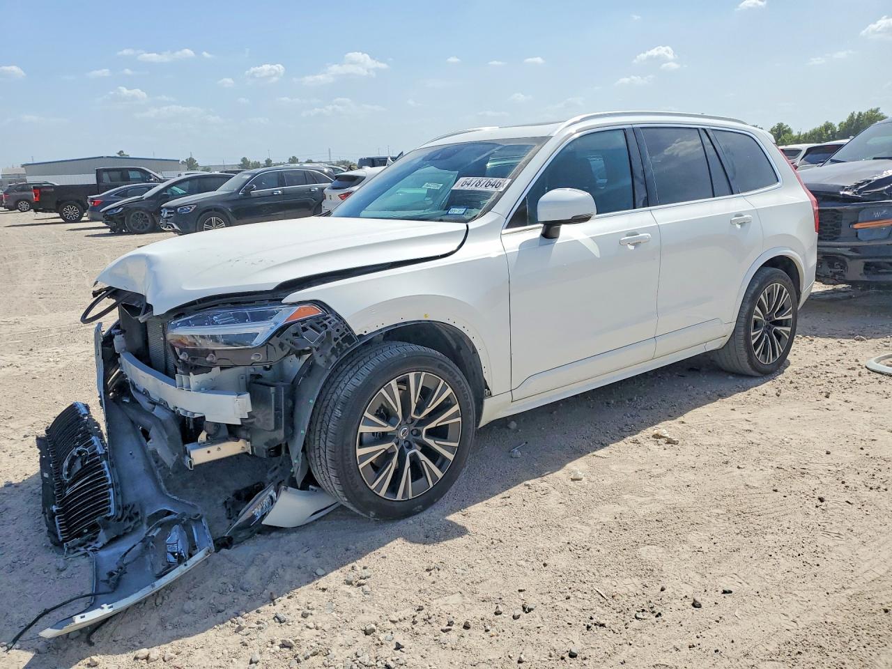 2020 VOLVO XC90 Momentum