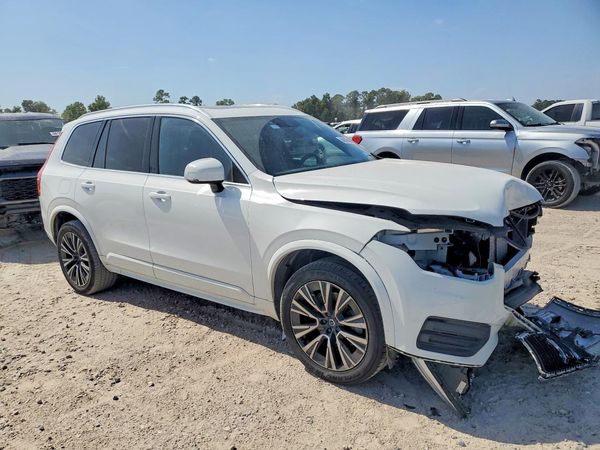 2020 VOLVO XC90 Momentum