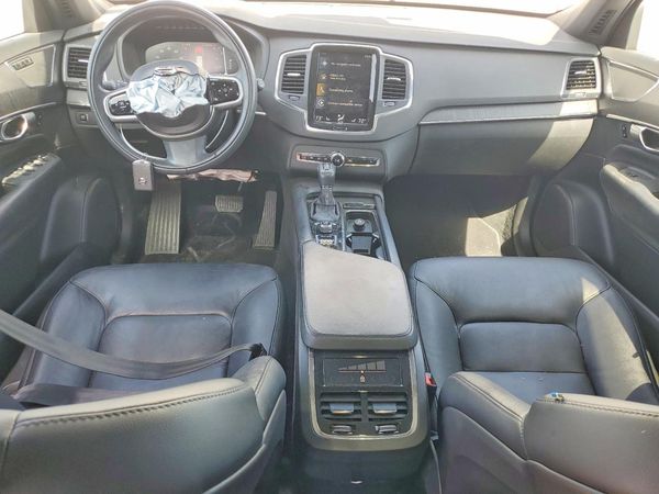 2020 VOLVO XC90 Momentum