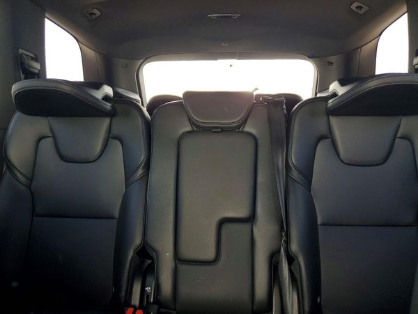 2020 VOLVO XC90 Momentum