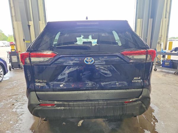 2022 TOYOTA RAV4 XLE