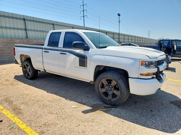 2017 CHEVROLET SILVERADO Custom