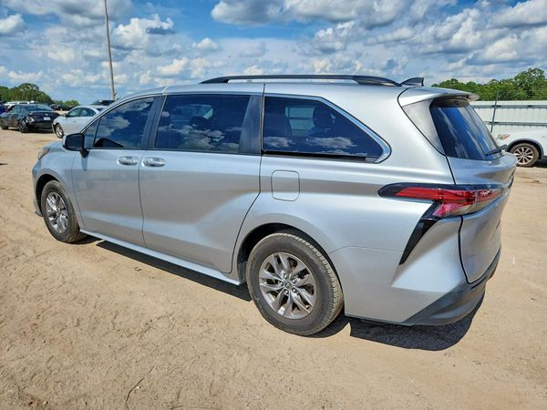 2022 TOYOTA SIENNA LE