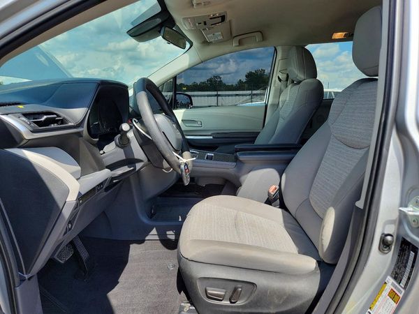 2022 TOYOTA SIENNA LE