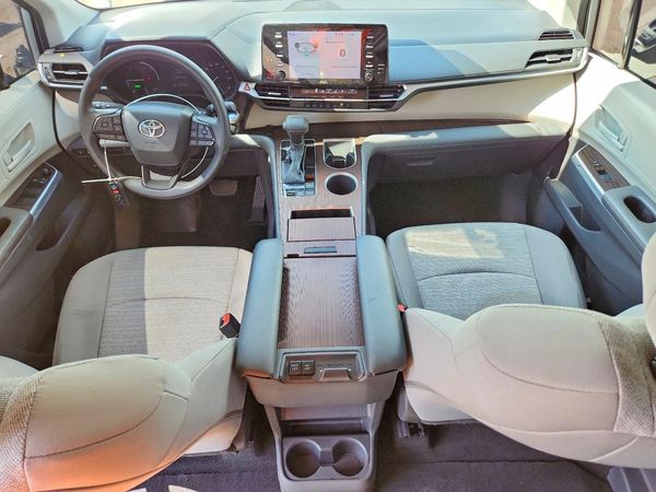 2022 TOYOTA SIENNA LE