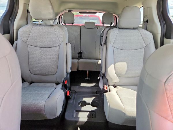 2022 TOYOTA SIENNA LE