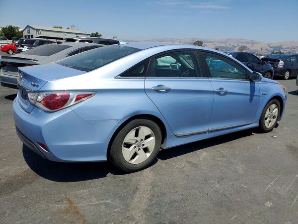 2012 HYUNDAI SONATA Middle level