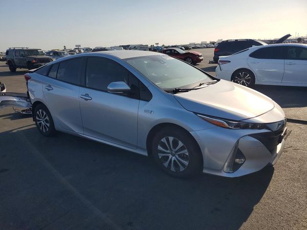 2021 TOYOTA PRIUS — Passenger 3/4