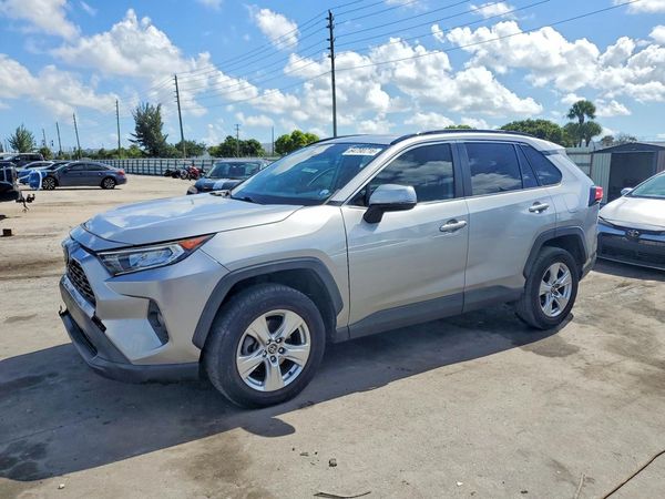 2020 TOYOTA RAV4 XLE